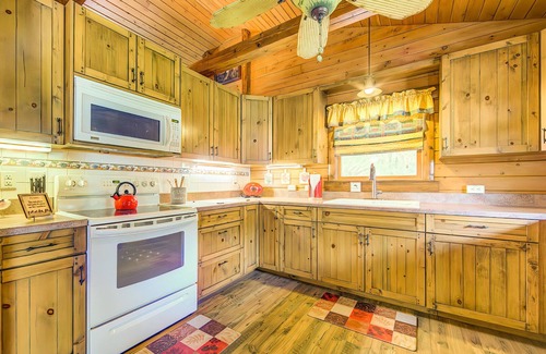 Crystal River Cabina | The Rustic Bear Cabin in the woods, Fire pit, Springs, Beach, 1.16acre of Peace.