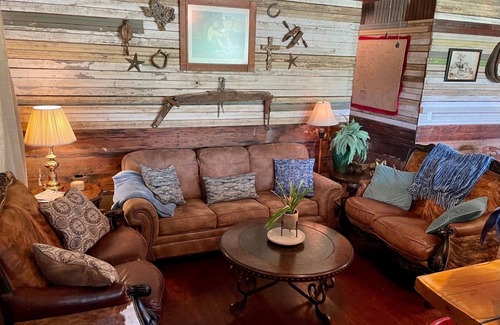 Mart Casa | The Rustic Hideaway - Pool & 2 Hot Tubs!