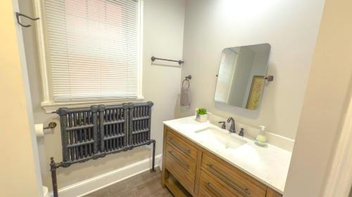 Albany Apartamento | The Rustic Home Albany NY - 3 Bedroom Private Second Floor Apartment