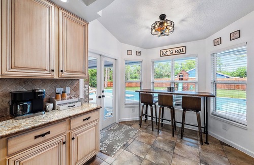 Jupiter Casa | The Rustic Resort - 2 Homes Next Door & Event Building! Sleeping for up to 30!