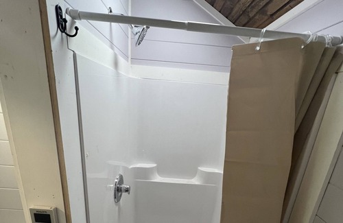 Milton Alquiler De RV | The Rustic River Retreat! Located near Historic Madison Indiana.