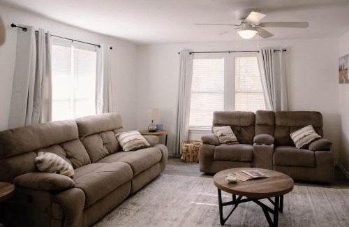 Sayles Blvd. Area Casa | The Rustic Roost