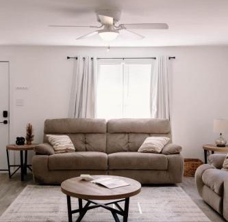 Sayles Blvd. Area Casa | The Rustic Roost