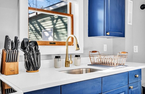 Southern Coast Apartamento | The Saco Suite - Downtown, Dog Friendly, Sleeps 4, Walk to Bars & Restaurants!