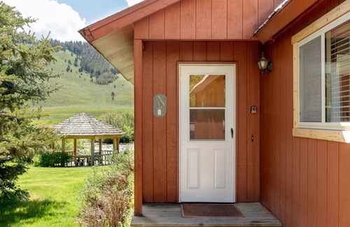 Stanley Cabina | The Salmon River Home - A orillas del río Salmón