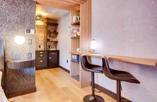 Newport Hotel | The Salome - ADA Accessible at The Louie Boutique Motel, Walk to Everything! Dog Friendly!