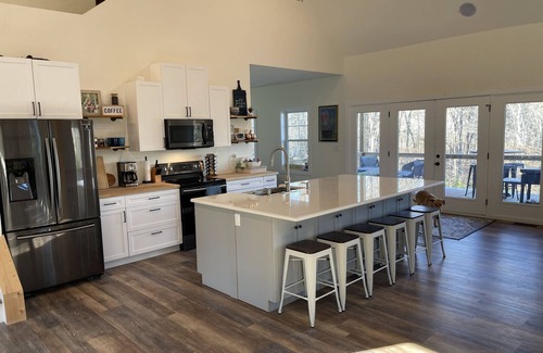 Cub Run Casa | The Salty Dog! 5 Bd/4 Bath Lake House, Hot Tub, Perfect for Families & Groups