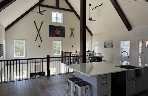 Cub Run Casa | The Salty Dog! 5 Bd/4 Bath Lake House, Hot Tub, Perfect for Families & Groups