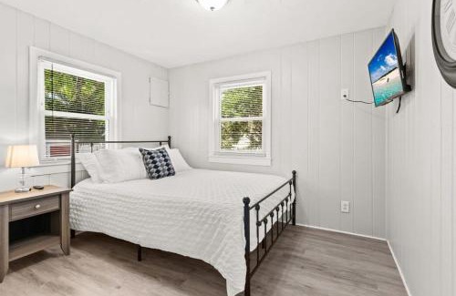 Hampton Casa | The Salty Dog Pet Friendly Private Yard