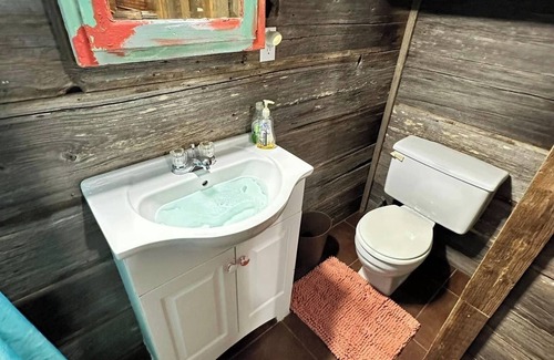 Cedar Lane Cabina | The Salty Pig Cabin en Caney Creek Sargent Tx HERO Descuentos, tiene conexión RV