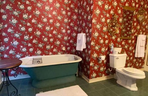 Bonham Casa | The Sam Rayburn Suite at Four Winds