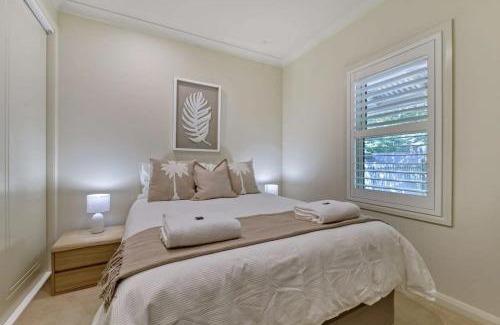 Orange Apartamento | The Sampson Haven - Luxe CBD Getaway, Dog Friendly