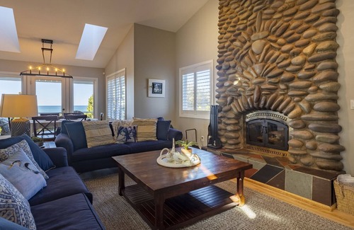 Seal Rock Casa | The Sanctuary at Seal Rock, Sleeps 8, Pet Friendly, Oceanfront, Hot Tub, BBQ, Beach Access