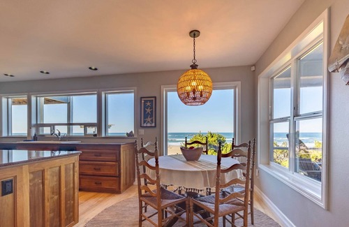 Seal Rock Casa | The Sanctuary at Seal Rock, Sleeps 8, Pet Friendly, Oceanfront, Hot Tub, BBQ, Beach Access
