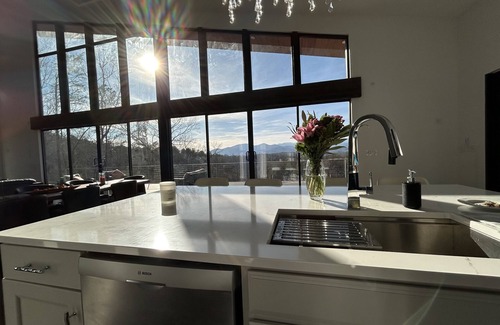 Marion Casa | The Sanctuary at Table Rock | Wide-Ranging Mountain Views | Hot Tub and Fireplace