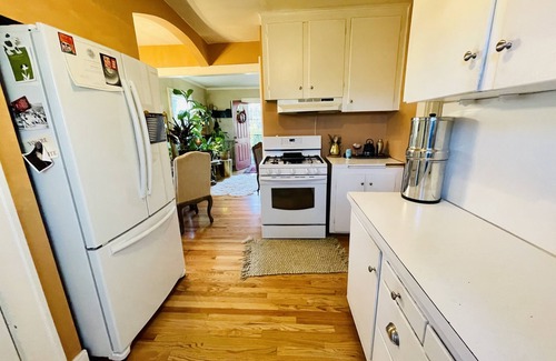 Arbor Lodge Casa | The Sanctuary- Charming Bungalow with an outdoor sauna