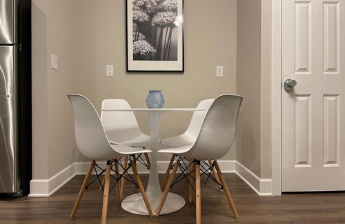 Westerville Apartamento | The Sanctuary Flat | 1st Floor | King Bed | W/D!