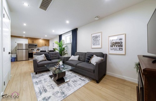 Jasper Place Condominio | The Sanctuary Suite Near Rogers and WEM WiFi