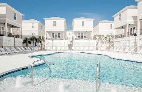 Gulf Shores Cabaña | The Sand Haus: A Minimalist Beach Cottage