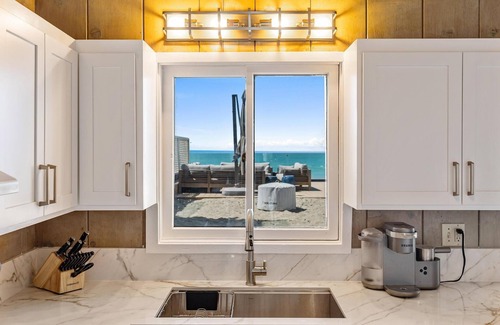 Capistrano Beach Casa | The Sandbox - Vintage Beachfront Bungalow on private beach with air conditioning