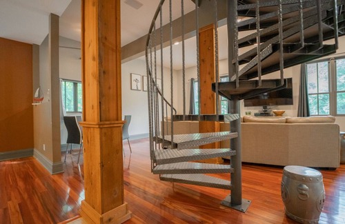 Miller Beach Otro | The Sandcastle, Hot Tub Open Year Around, Fire Pit, Walk to the Beach