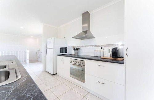 Goolwa Beach Casa | The Sandpiper- Fire place, Pet and Family Friendly