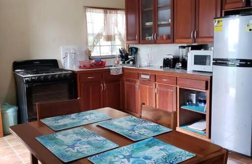 Cayo Corker Apartamento | The Sands Inn-Ground Floor with Pool