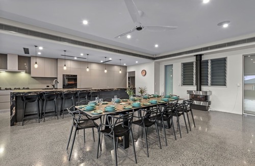 Margate Casa | "The Sands on Margate Beach" - Margate Q 4019