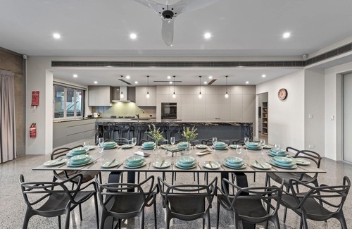 Margate Casa | "The Sands on Margate Beach" - Margate Q 4019