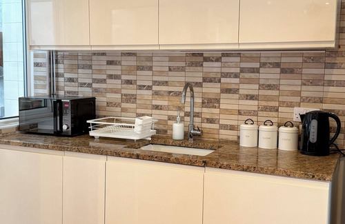 Cribbs Causeway Casa | The Sandstone Stay l Cosy Central Location 5 mins from Southmead Hospital