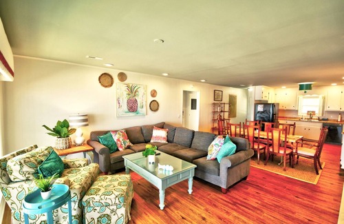 Edisto Island Casa | The Sandy Pineapple! Direct Edisto Beach oceanfront with 4 bedrooms and 2 baths