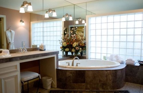 Central Arlington Hotel | The Sanford House Inn & Spa