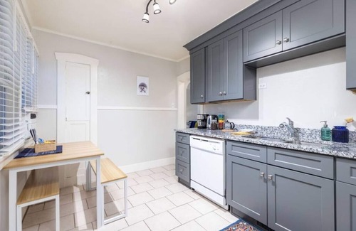 Lower Avenues Apartamento | The Sapphire Suite - Downtown Historic Aves Apt
