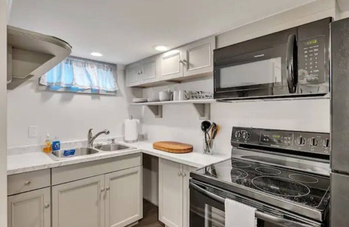 Saratoga Springs Apartamento | The Saratoga Hideaway|Gazebo|Short Walk to Track