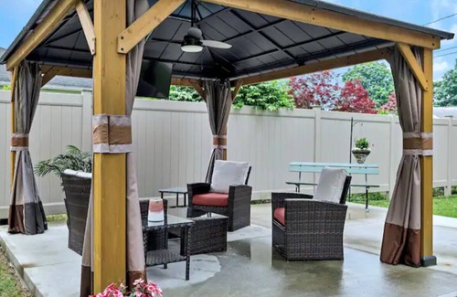 Saratoga Springs Apartamento | The Saratoga Hideaway|Gazebo|Short Walk to Track