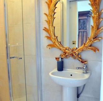 Cobh Casa | The Sardinian Guesthouse (6 Bedrooms)