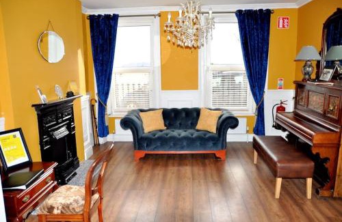 Cobh Casa | The Sardinian Guesthouse (6 Bedrooms)