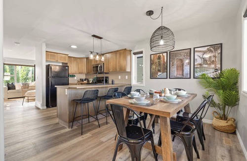Sylvan Lake Casa | The Saturday | Sylvan Lake Stay | BBQ, Games & TV!