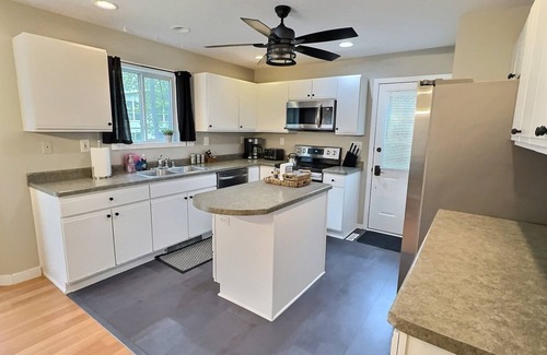 Shorewood-Tower Hills-Harbert Casa | The Sawyer Hideaway - 3BR 2B w/ Hot Tub & Fire Pit