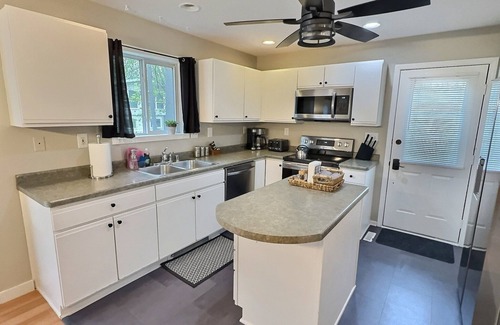 Shorewood-Tower Hills-Harbert Casa | The Sawyer Hideaway - 3BR 2B w/ Hot Tub & Fire Pit