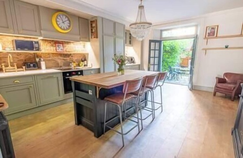 Bonnington Apartamento | The Saxe-Coburg Garden Flat with Spa