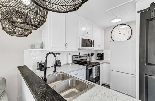 Sneads Ferry Casa | The Scooby Shack-A fully remodeled home with private neighborhood beach access!