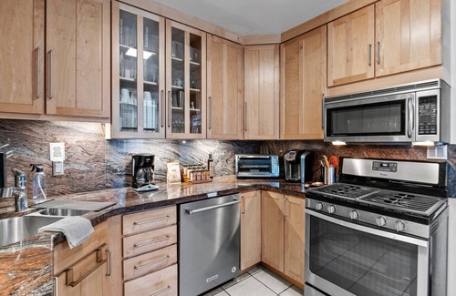 Capitol Hill Casa | Scottish Capitol Hill, Walk to Downtown, Awesome 3 Bedroom with Patio and Garage