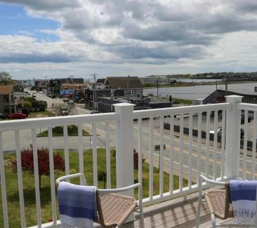 Newport East Hotel | The Sea Breeze Inn