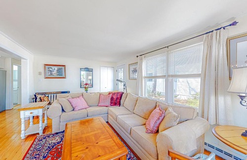 Caine Woods Casa | The Sea Captain's Sanctuary