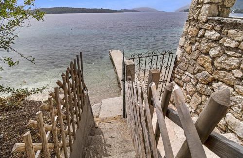 Perigiali Casa | The Sea Martin