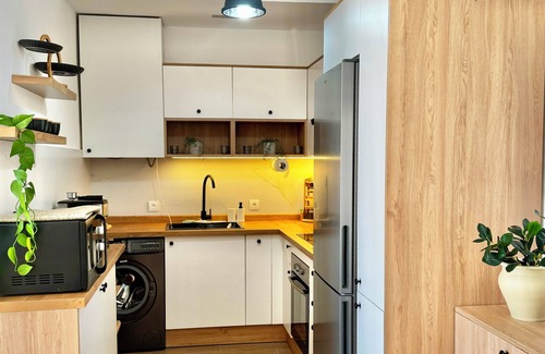 Bni Makada Apartamento | The sea view Apartment, beach and corniche on foot, airport 10min away.