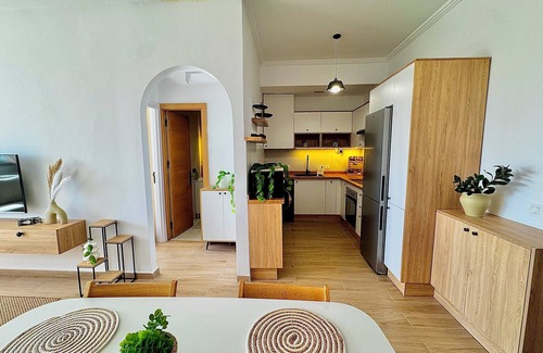 Bni Makada Apartamento | The sea view Apartment, beach and corniche on foot, airport 10min away.