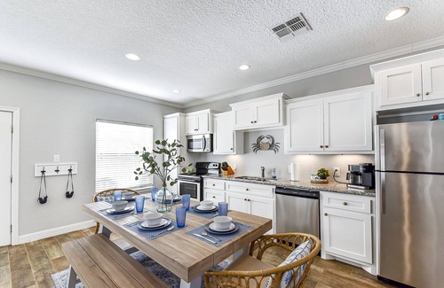 Matagorda Casa | THE SEAESTA SHACK-COLORADO RIVER-LIGHTED FISHING PIER-STARLINK WIFI-SLEEPS 9