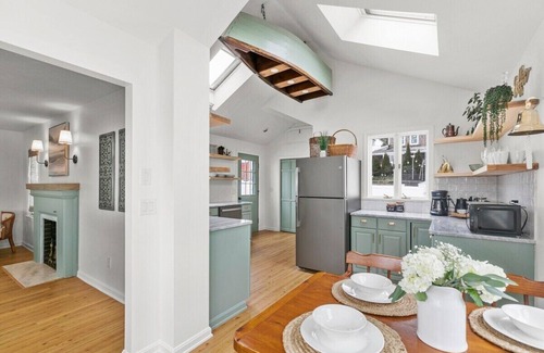 Onset Casa | The Seafoam House: Steps to beach and village!